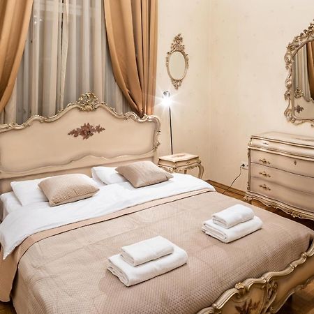 3 Bedrooms Royal Italian Style In An Austrian Building, Parking, Balcony Львов Экстерьер фото