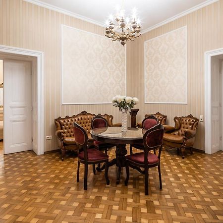 3 Bedrooms Royal Italian Style In An Austrian Building, Parking, Balcony Львов Экстерьер фото