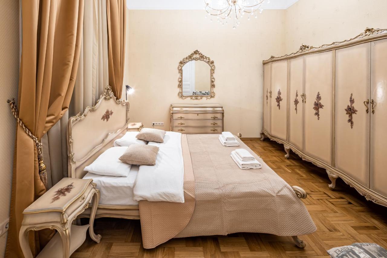 3 Bedrooms Royal Italian Style In An Austrian Building, Parking, Balcony Львов Экстерьер фото