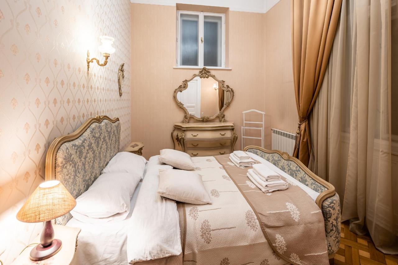 3 Bedrooms Royal Italian Style In An Austrian Building, Parking, Balcony Львов Экстерьер фото
