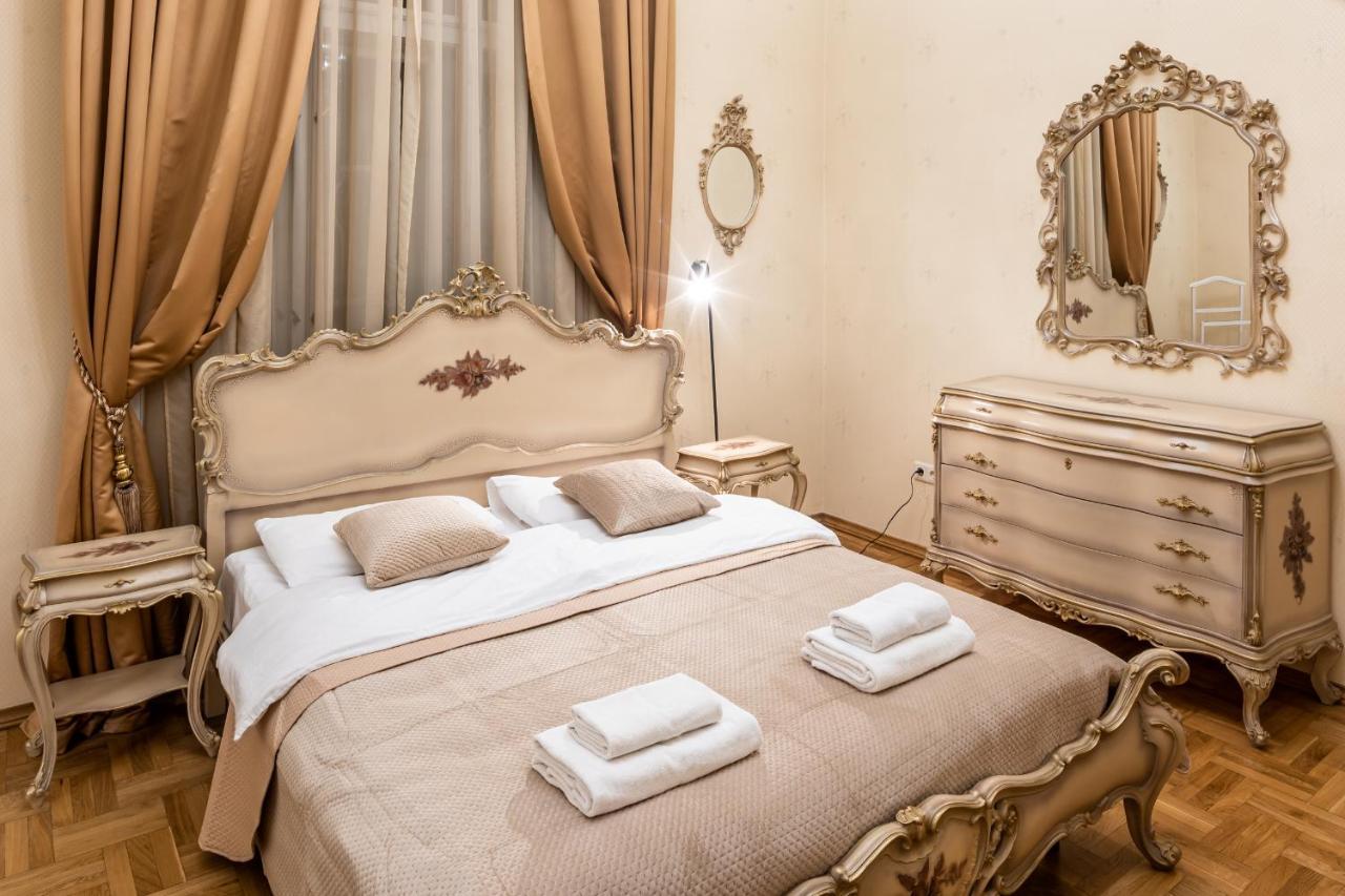 3 Bedrooms Royal Italian Style In An Austrian Building, Parking, Balcony Львов Экстерьер фото