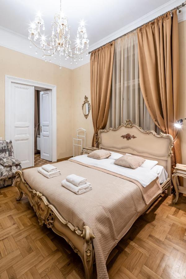 3 Bedrooms Royal Italian Style In An Austrian Building, Parking, Balcony Львов Экстерьер фото