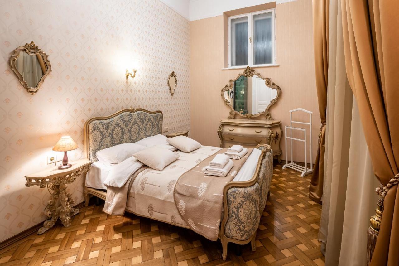 3 Bedrooms Royal Italian Style In An Austrian Building, Parking, Balcony Львов Экстерьер фото