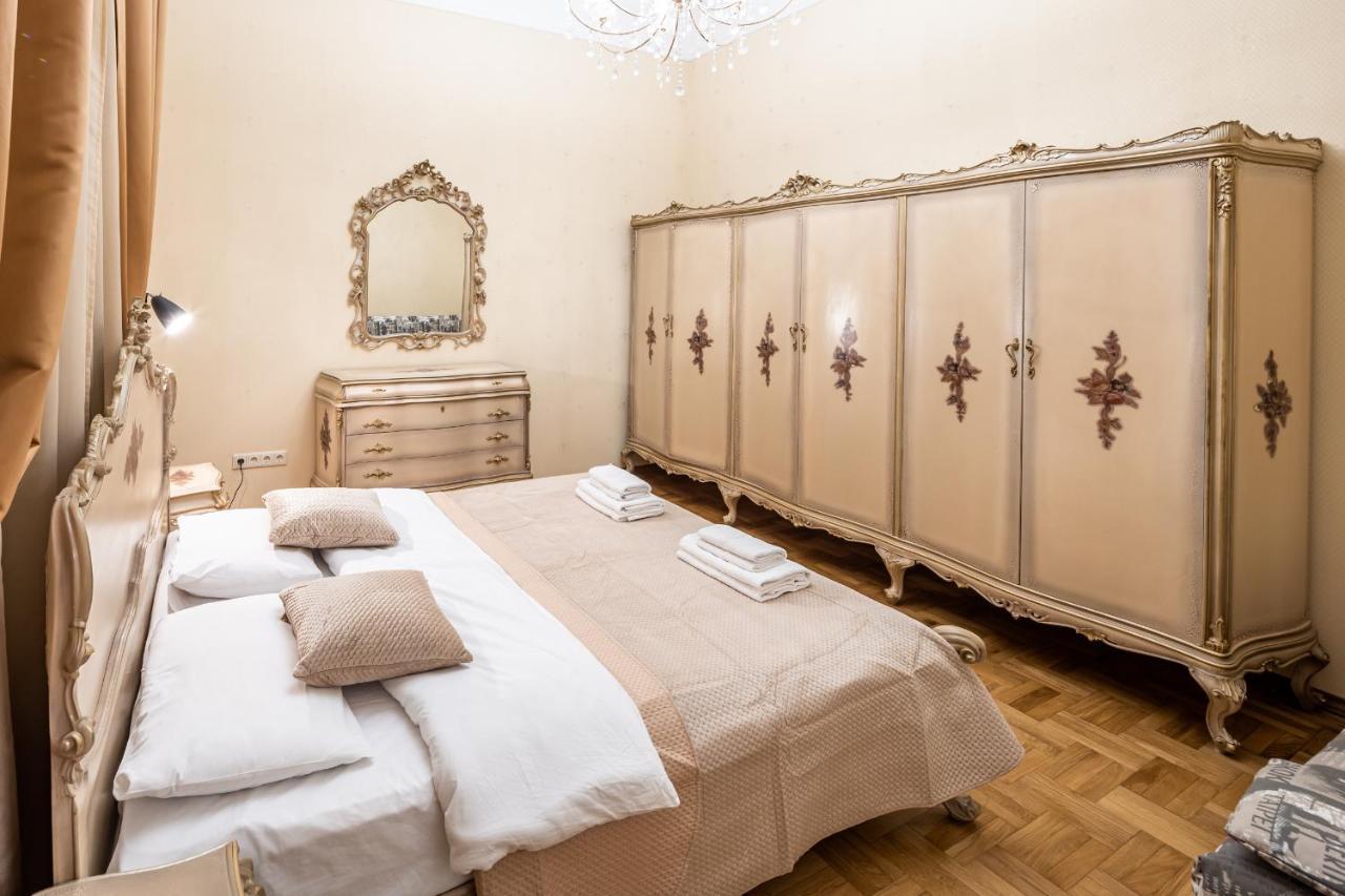 3 Bedrooms Royal Italian Style In An Austrian Building, Parking, Balcony Львов Экстерьер фото