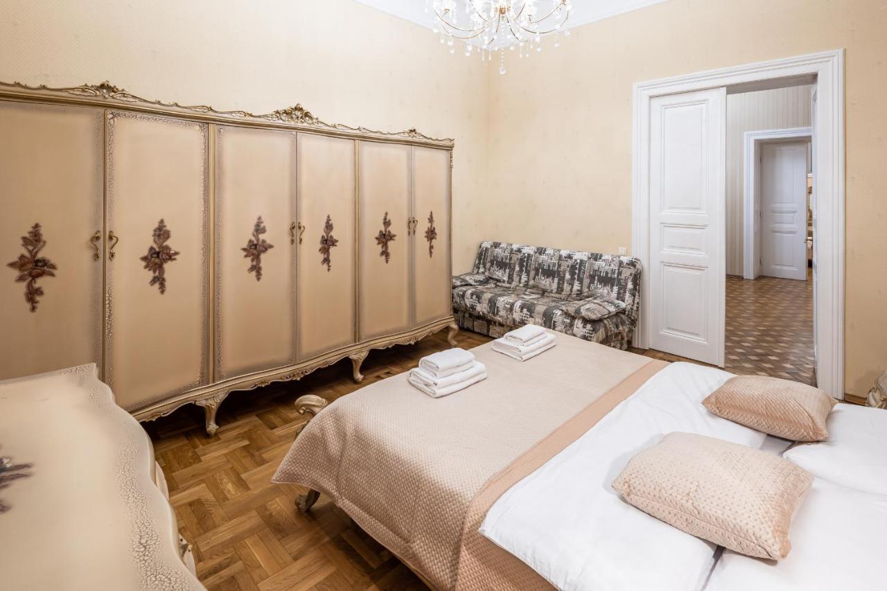 3 Bedrooms Royal Italian Style In An Austrian Building, Parking, Balcony Львов Экстерьер фото