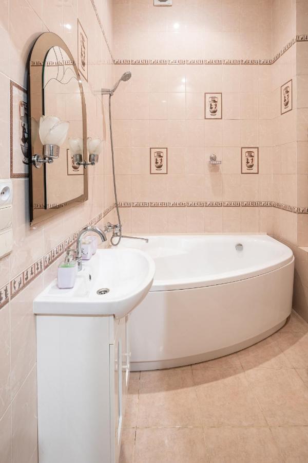 3 Bedrooms Royal Italian Style In An Austrian Building, Parking, Balcony Львов Экстерьер фото