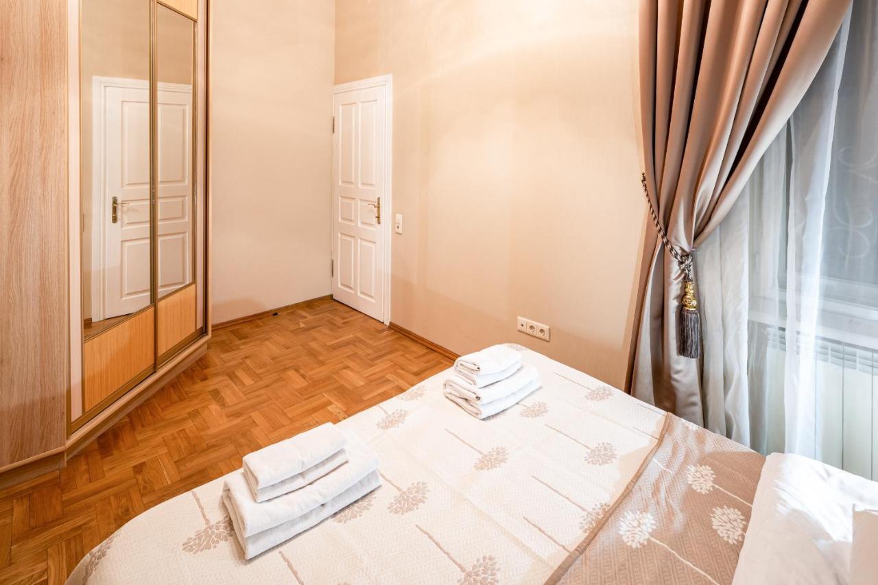 3 Bedrooms Royal Italian Style In An Austrian Building, Parking, Balcony Львов Экстерьер фото
