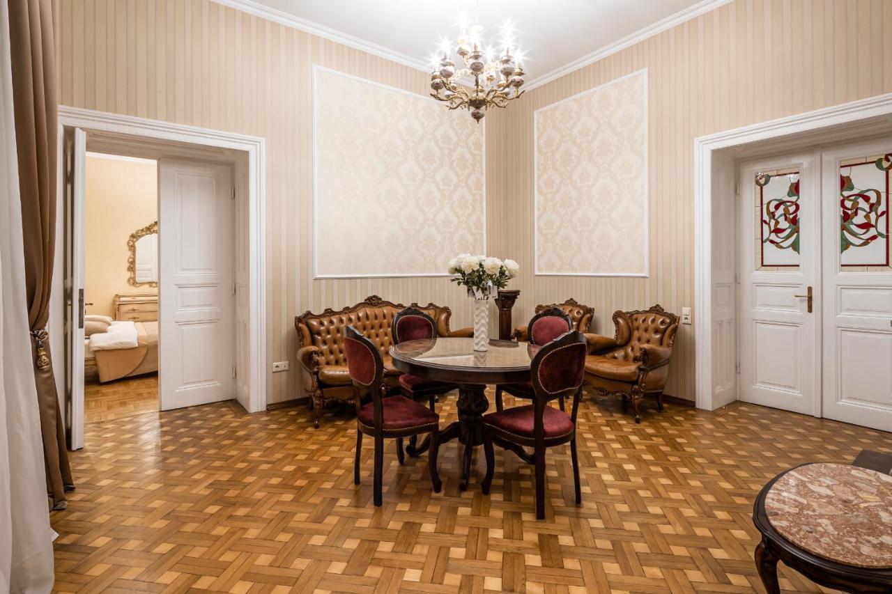 3 Bedrooms Royal Italian Style In An Austrian Building, Parking, Balcony Львов Экстерьер фото