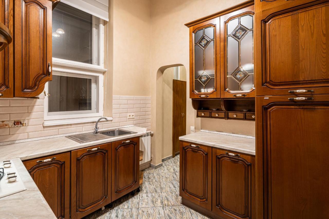 3 Bedrooms Royal Italian Style In An Austrian Building, Parking, Balcony Львов Экстерьер фото
