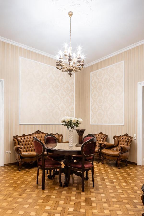 3 Bedrooms Royal Italian Style In An Austrian Building, Parking, Balcony Львов Экстерьер фото