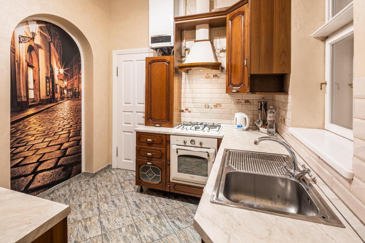 3 Bedrooms Royal Italian Style In An Austrian Building, Parking, Balcony Львов Экстерьер фото