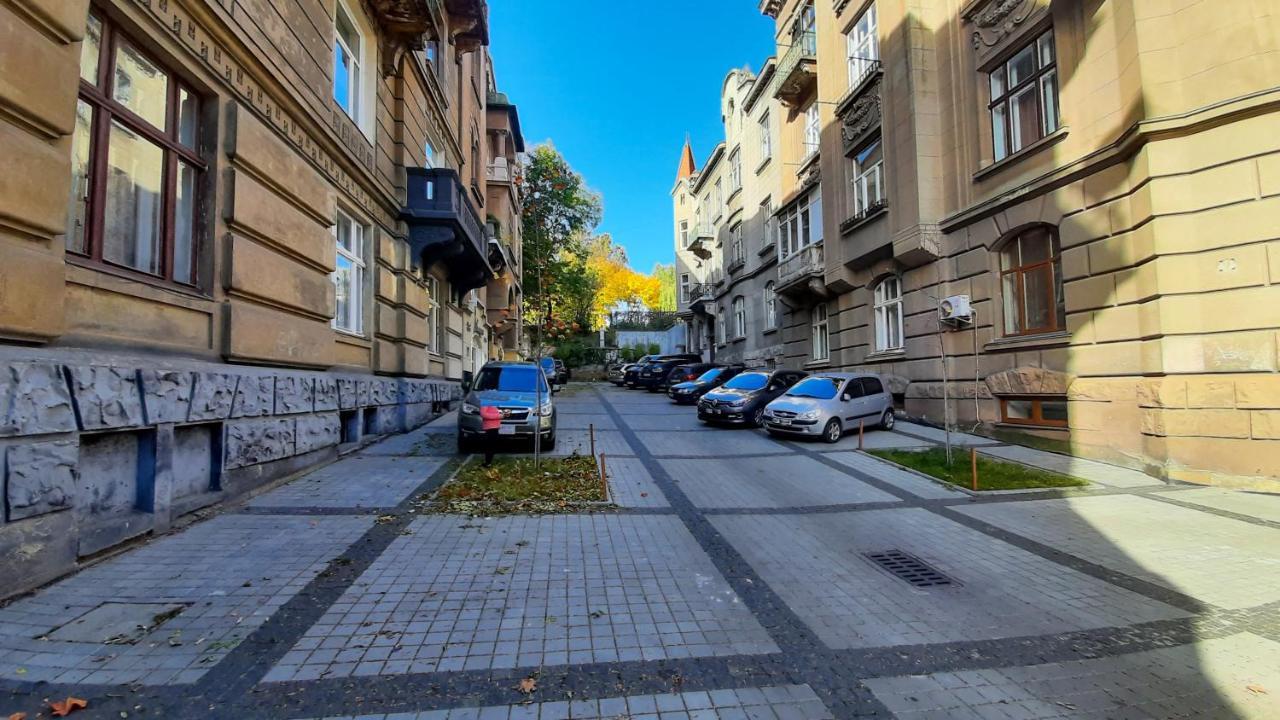 3 Bedrooms Royal Italian Style In An Austrian Building, Parking, Balcony Львов Экстерьер фото