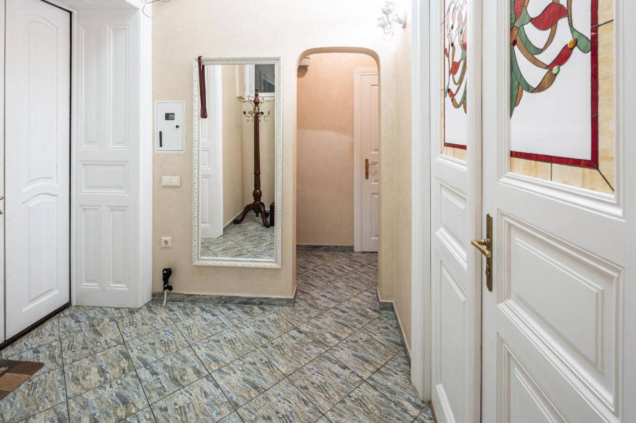 3 Bedrooms Royal Italian Style In An Austrian Building, Parking, Balcony Львов Экстерьер фото