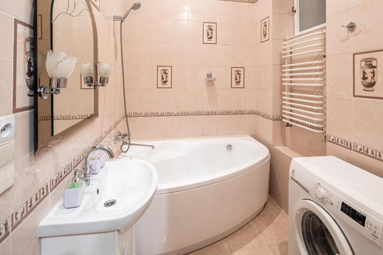 3 Bedrooms Royal Italian Style In An Austrian Building, Parking, Balcony Львов Экстерьер фото