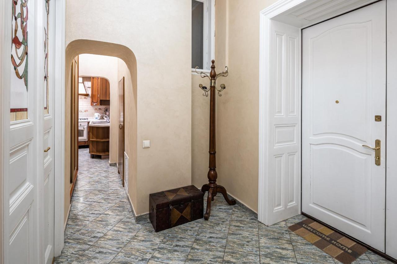 3 Bedrooms Royal Italian Style In An Austrian Building, Parking, Balcony Львов Экстерьер фото