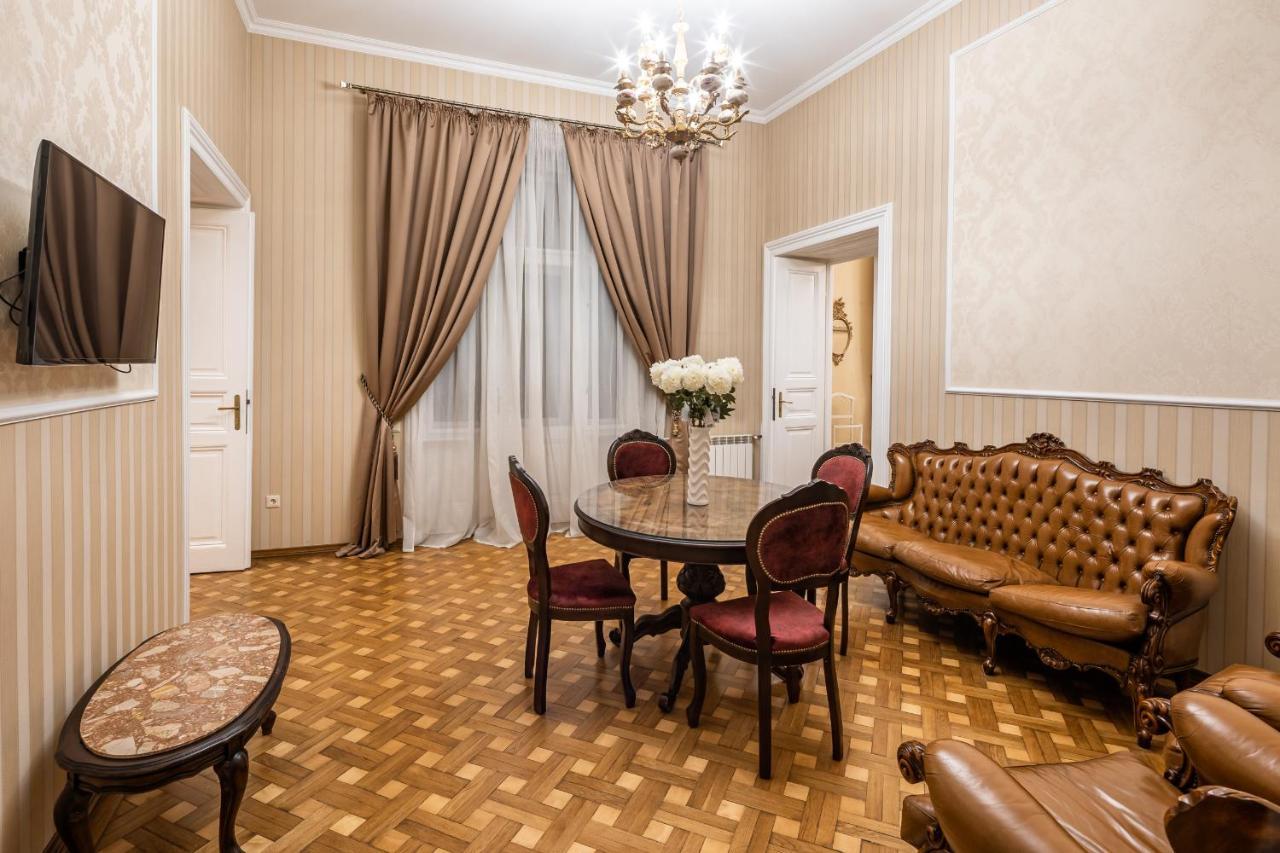 3 Bedrooms Royal Italian Style In An Austrian Building, Parking, Balcony Львов Экстерьер фото