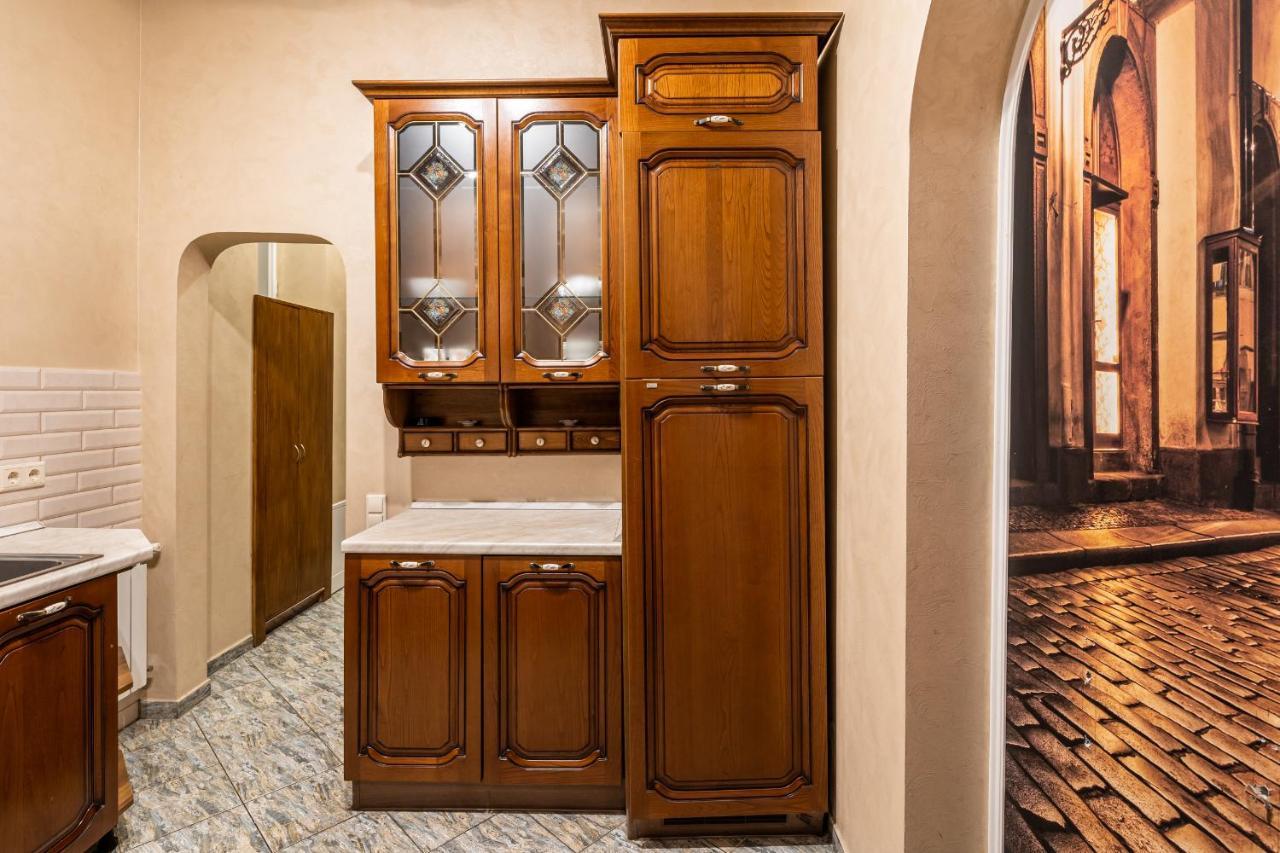 3 Bedrooms Royal Italian Style In An Austrian Building, Parking, Balcony Львов Экстерьер фото